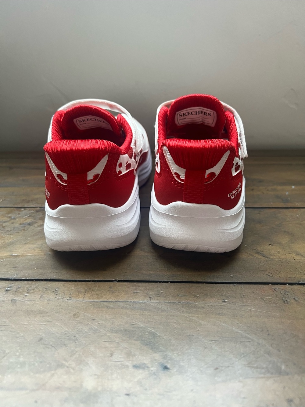 NEW Skechers Slip-ins girls White and Red Heart Sneakers - Picture 4 of 6